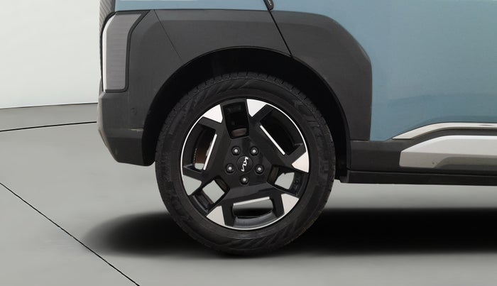 2025 KIA SYROS HTX Plus (O) 1.5 Diesel 6AT, Diesel, Automatic, 8,930 km, Right Rear Wheel