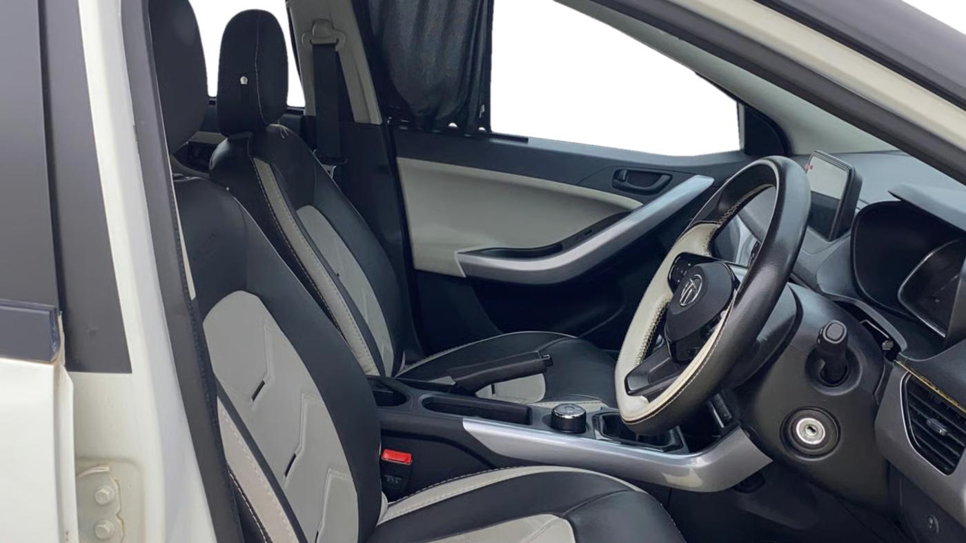 2022 Tata NEXON XM PLUS SUNROOF PETROL, Petrol, Manual, 47,850 km, Right Side Front Door Cabin
