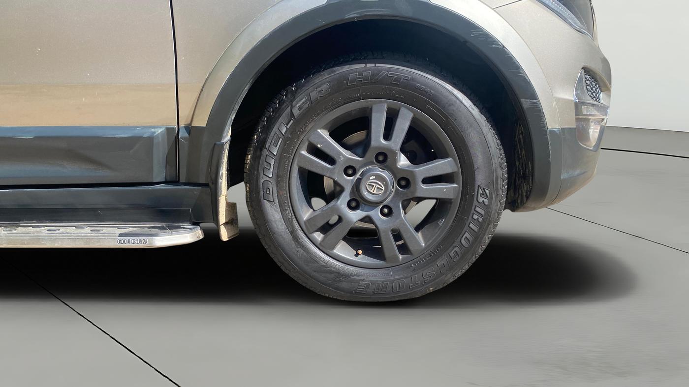 2019 Tata Hexa XTA 4X2 7 STR, Diesel, Automatic, 95,545 km, Right Front Wheel