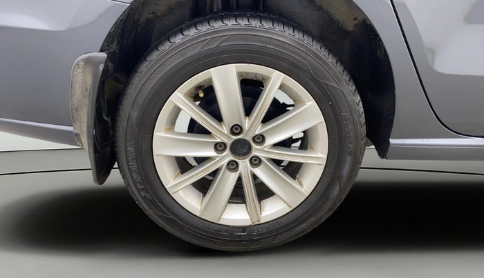 2016 Volkswagen Vento HIGHLINE PETROL AT, Petrol, Automatic, 1,21,165 km, Right Rear Wheel