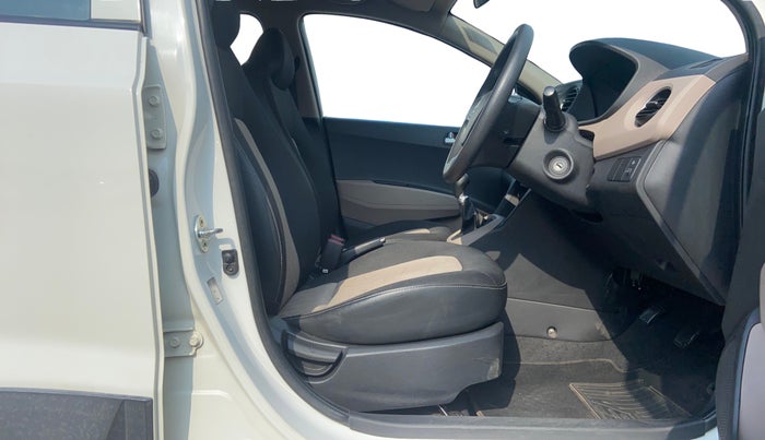 2016 Hyundai Grand i10 SPORTZ 1.2 KAPPA VTVT, Petrol, Manual, 51,857 km, Right Side Front Door Cabin