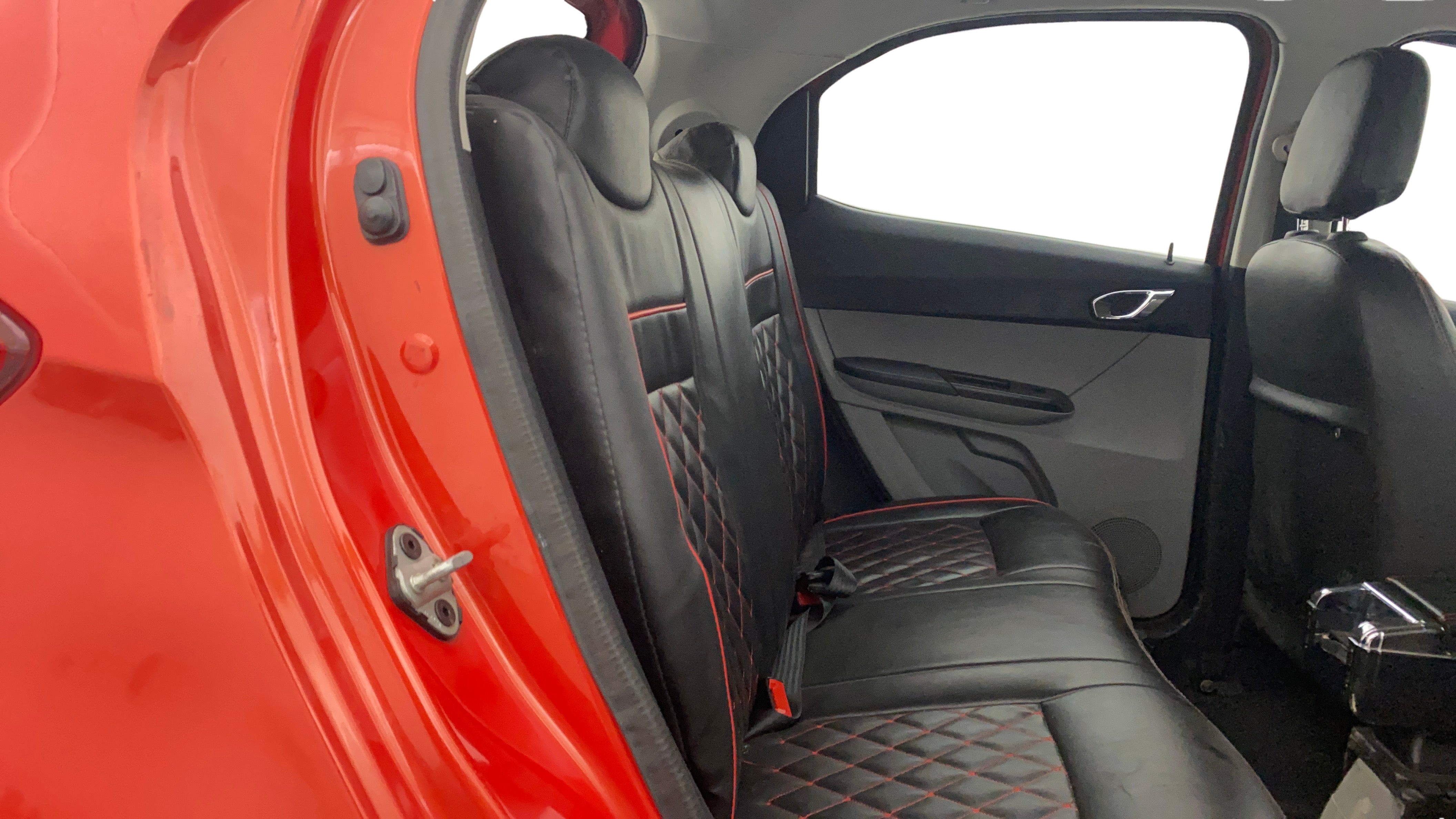 camera-Right-Side-Rear-Door-Cabin