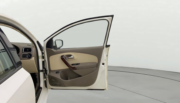 2014 Skoda Rapid AMBITION 1.6 MPI MT PLUS, Petrol, Manual, 45,837 km, RHS Front Door