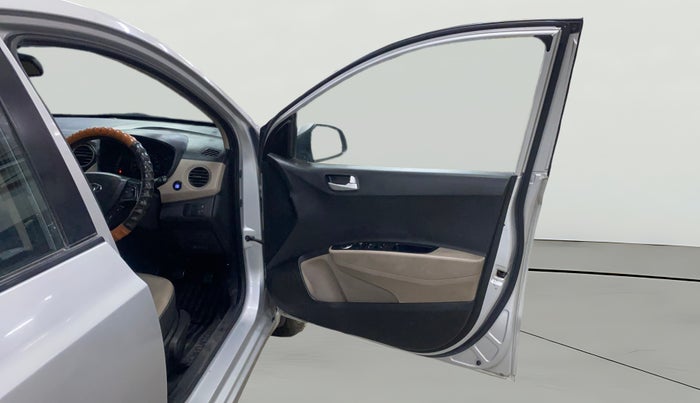 2016 Hyundai Xcent SX 1.2 (O), Petrol, Manual, 61,053 km, RHS Front Door