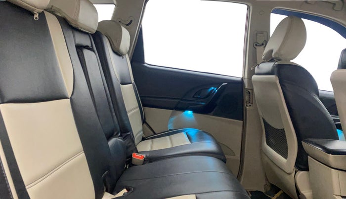 2017 Mahindra XUV500 W4, Diesel, Manual, 85,231 km, Right Side Rear Door Cabin