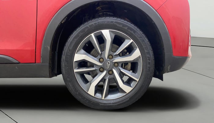 2021 Mahindra XUV300 W8 (O) 1.2 PETROL, Petrol, Manual, 55,687 km, Right Front Wheel