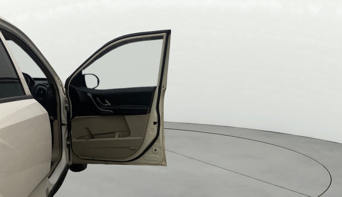 2017 Mahindra XUV500 W6 AT, Diesel, Automatic, 1,28,835 km, RHS Front Door