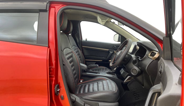 2022 Renault Kiger RXT (O) TURBO CVT, Petrol, Automatic, 10,025 km, Right Side Front Door Cabin