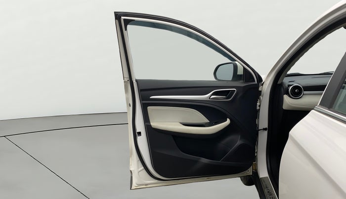 2024 MG ASTOR Sprint 1.5 MT (Ivory), Petrol, Manual, 7,186 km, LHS Front Door