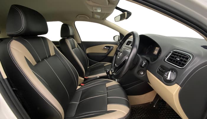 2017 Volkswagen Polo HIGHLINE1.5L, Diesel, Manual, 1,09,963 km, Right Side Front Door Cabin