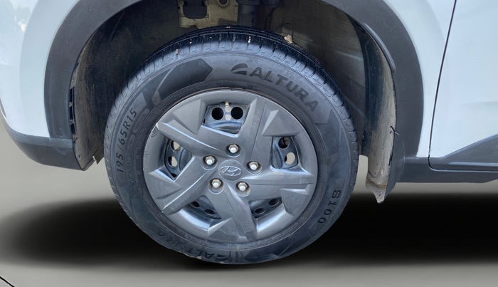 2023 Hyundai VENUE S 1.2, CNG, Manual, 80,351 km, Left Front Wheel