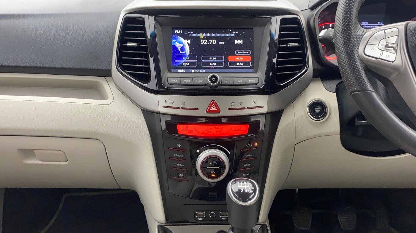 2023 Mahindra XUV300 W8 (O) 1.5 DIESEL, Diesel, Manual, 64,416 km, Air Conditioner