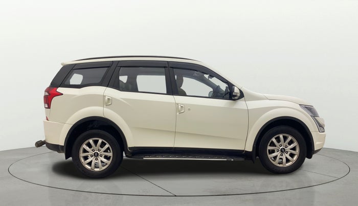 2020 Mahindra XUV500 W9, Diesel, Manual, 78,213 km, Right Side View