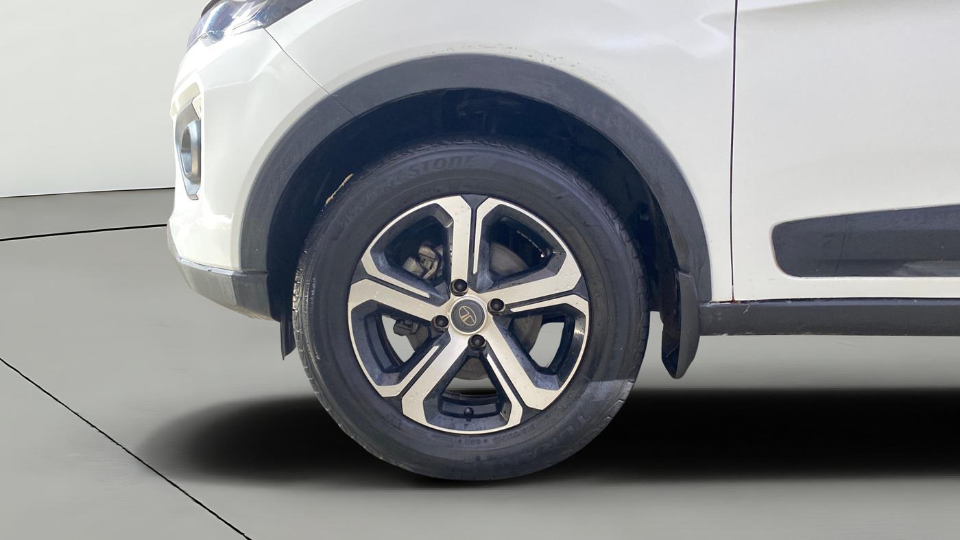 2021 Tata NEXON XZA PLUS SUNROOF DIESEL, Diesel, Automatic, 52,702 km, Left Front Wheel