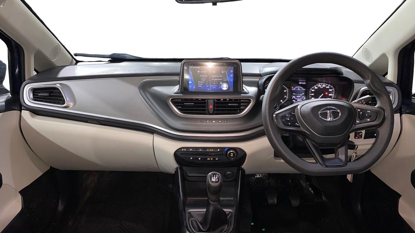 2023 Tata ALTROZ XM PLUS SUNROOF, CNG, Manual, 16,224 km, Dashboard