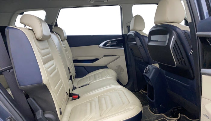 2022 KIA CARENS LUXURY PLUS 1.4 PETROL 7 STR, Petrol, Manual, 30,236 km, Right Side Rear Door Cabin