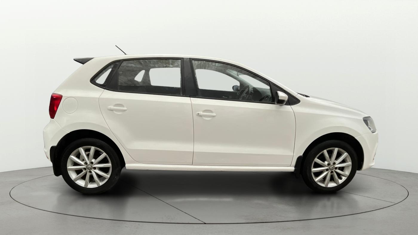 2017 Volkswagen Polo HIGHLINE PLUS 1.2(16 ALLOY, Petrol, Manual, 1,00,384 km, Right Side View