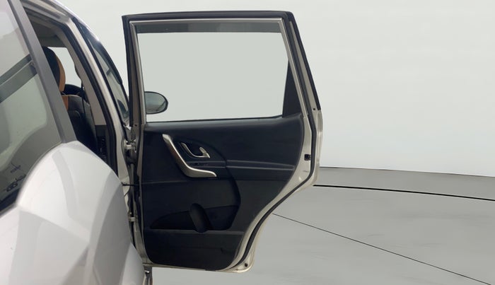 2018 Mahindra XUV500 W7, Diesel, Manual, 90,668 km, RHS Rear Door