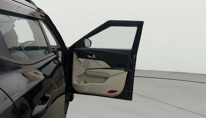 2021 Mahindra XUV300 W8 (O) 1.2 PETROL, Petrol, Manual, 59,351 km, RHS Front Door