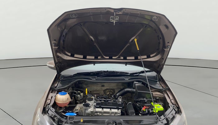 2017 Volkswagen Polo COMFORTLINE 1.2L, Petrol, Manual, 76,943 km, Open Bonet