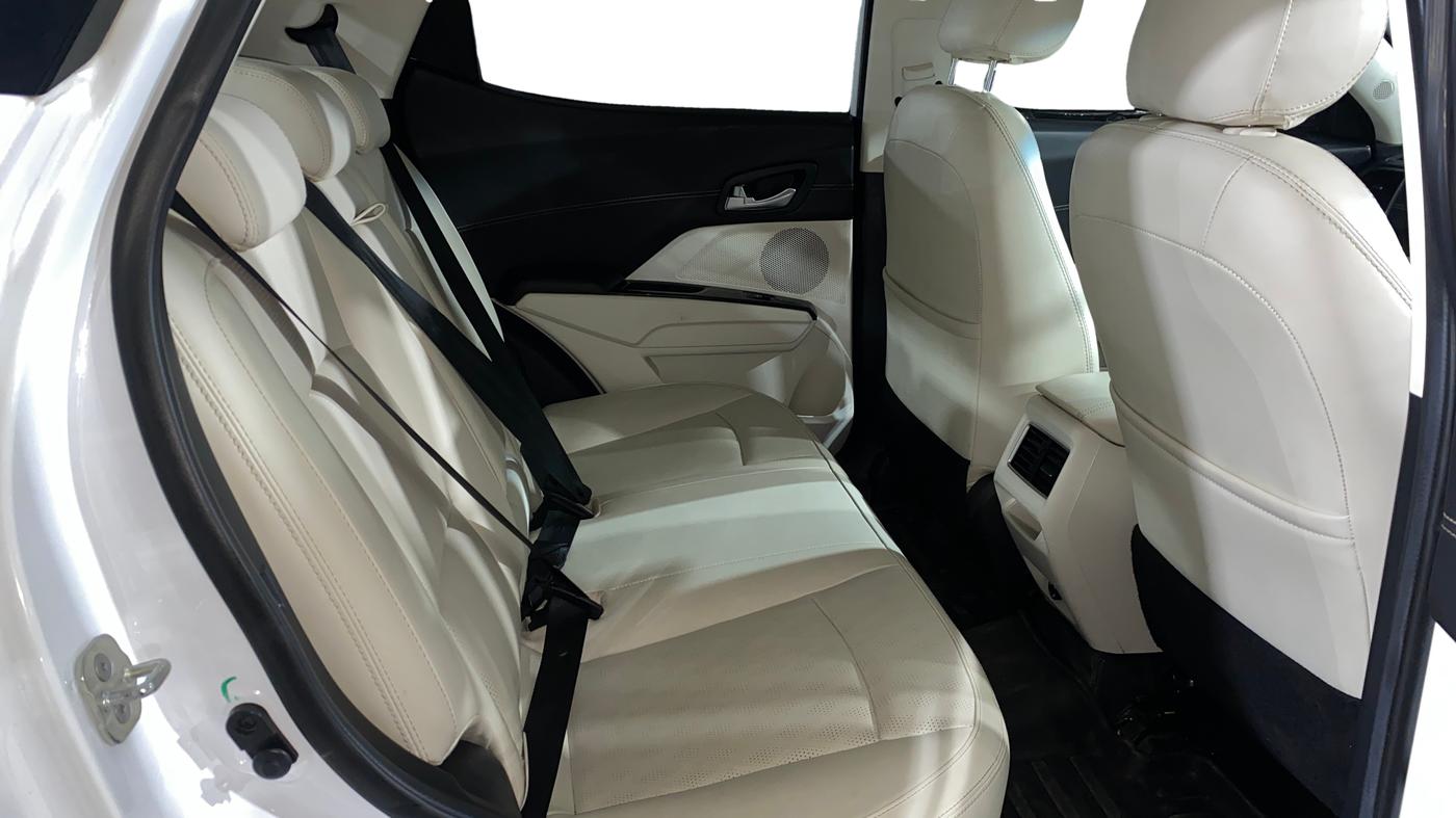 2025 Mahindra XUV 3XO AX7 1.2 TGDi AT, Petrol, Automatic, 16,952 km, Right Side Rear Door Cabin