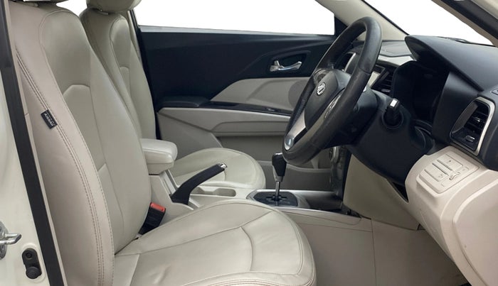 2021 Mahindra XUV300 W8 (O) 1.5 DIESEL AMT, Diesel, Automatic, 1,36,386 km, Right Side Front Door Cabin