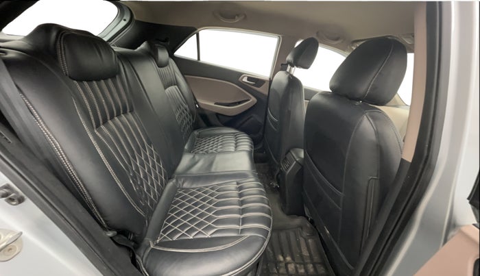 2019 Hyundai Elite i20 MAGNA PLUS 1.2, Petrol, Manual, 22,213 km, Right Side Rear Door Cabin