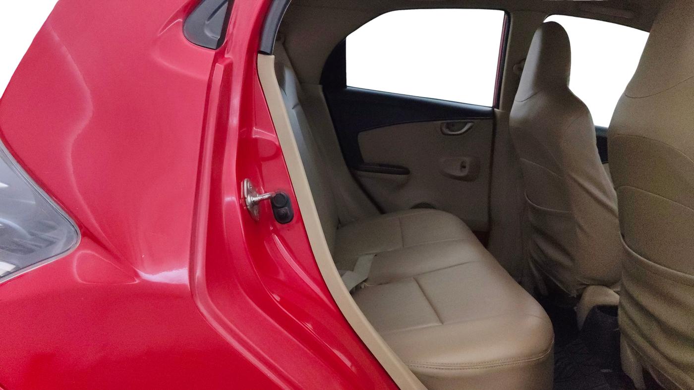 2015 Honda Brio V MT, Petrol, Manual, 86,322 km, Right Side Rear Door Cabin