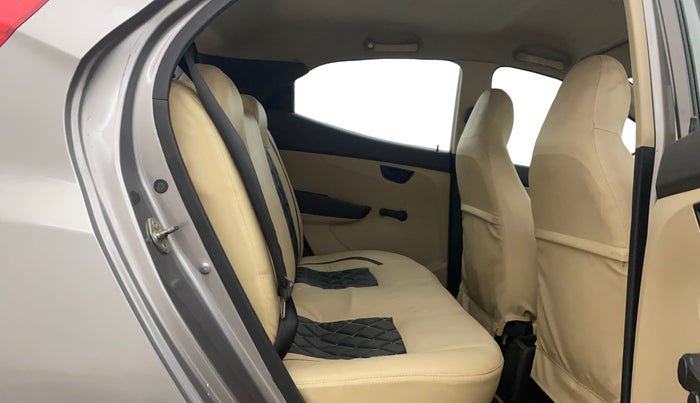 2013 Hyundai Eon MAGNA +, Petrol, Manual, 1,20,028 km, Right Side Rear Door Cabin