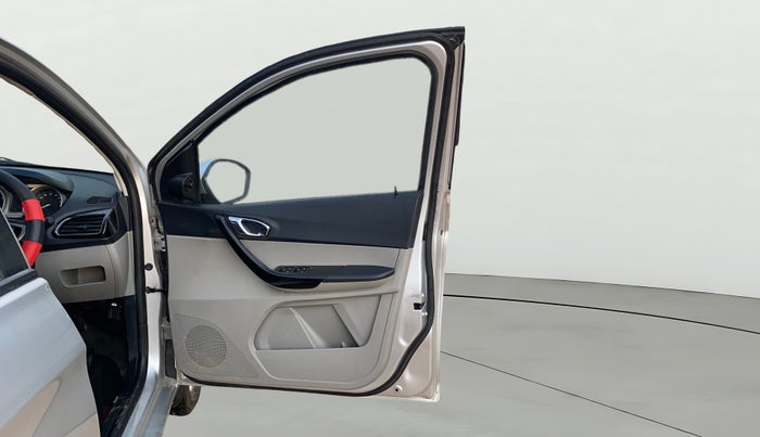 2016 Tata Tiago XZ PETROL, Petrol, Manual, 65,373 km, RHS Front Door