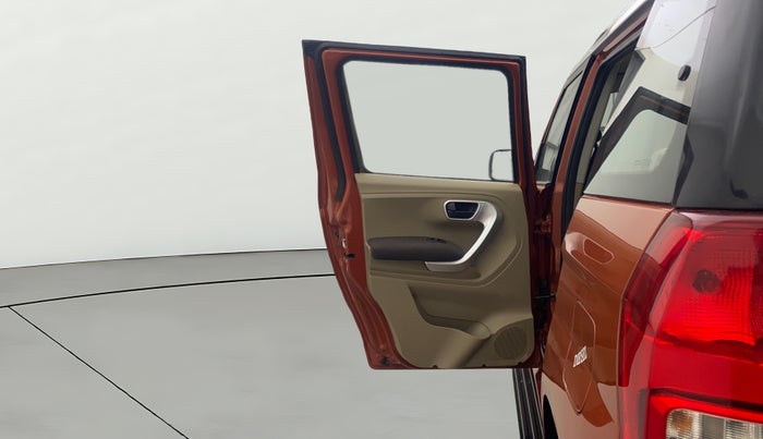 2017 Mahindra TUV300 T8 AMT, Diesel, Automatic, 1,02,809 km, LHS Rear Door