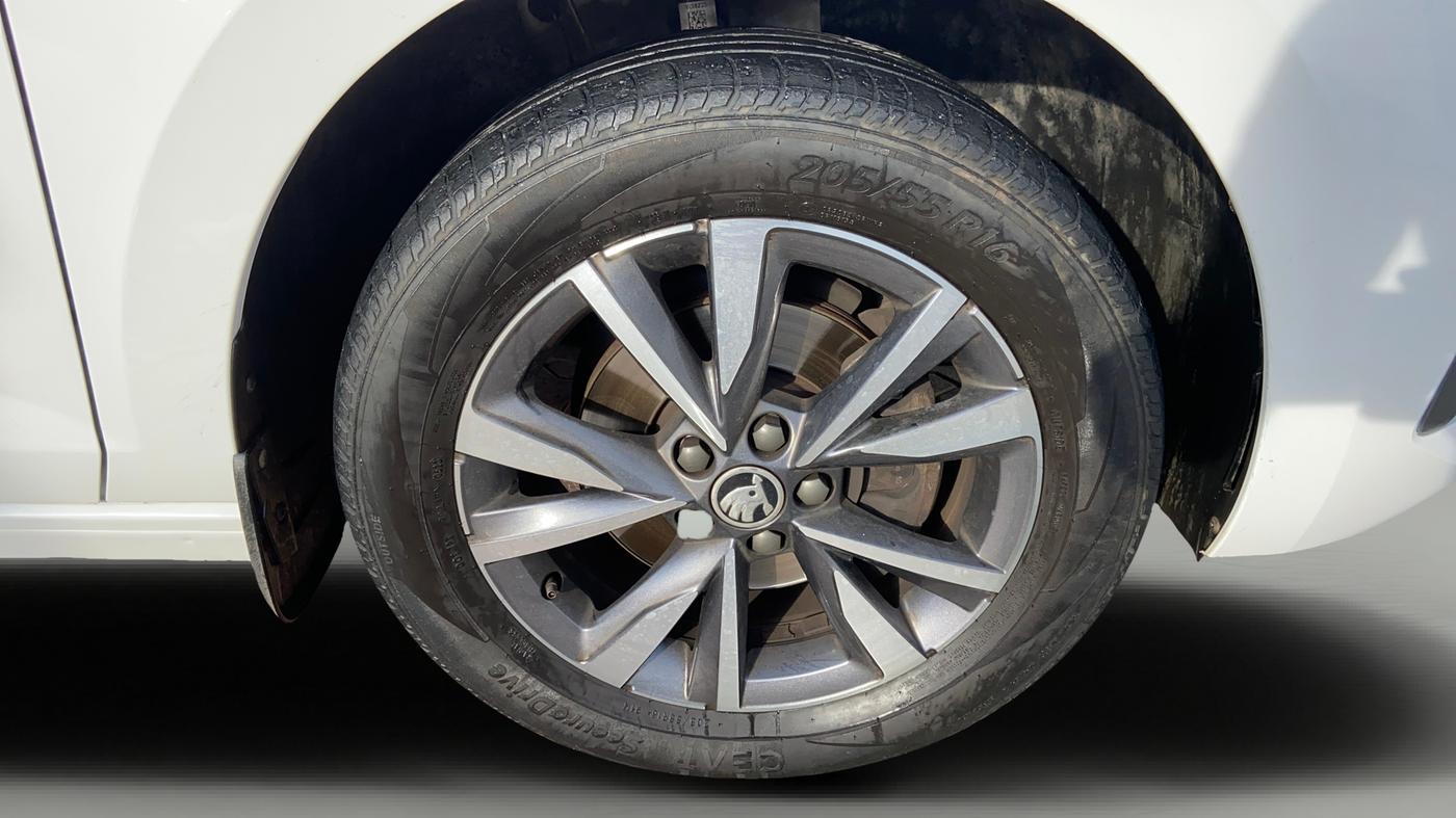 2023 Skoda SLAVIA STYLE 1.0L TSI AT, Petrol, Automatic, 40,673 km, Right Front Wheel