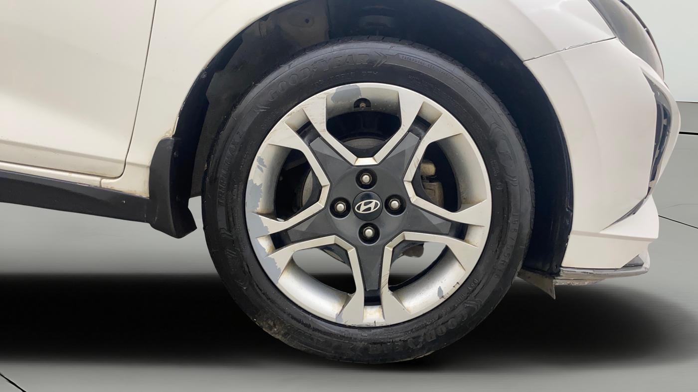2023 Hyundai NEW I20 SPORTZ 1.2 MT, Petrol, Manual, 26,355 km, Right Front Wheel