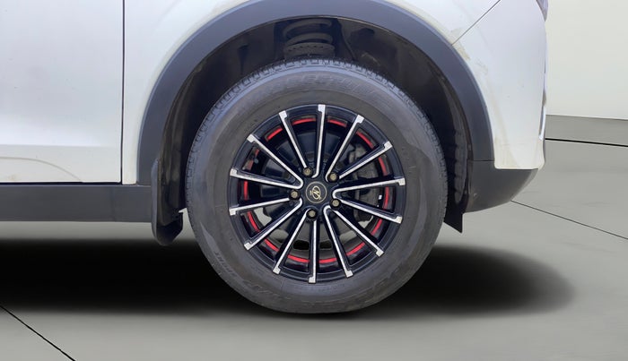 2023 Mahindra XUV300 W4 1.2 PETROL, Petrol, Manual, 14,651 km, Right Front Wheel