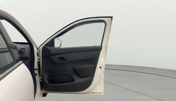 2016 Renault Kwid 1.0 MARVEL CAPTAIN AMERICA EDITION, Petrol, Manual, 61,545 km, RHS Front Door