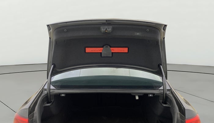 2018 Volkswagen Passat HIGHLINE DSG, Diesel, Automatic, 80,437 km, Boot Door Open