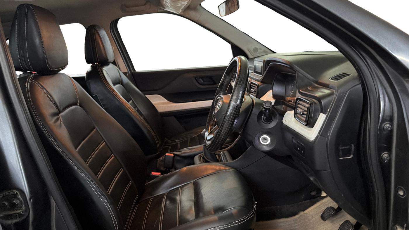 2022 Tata PUNCH PURE MT, Petrol, Manual, 84,154 km, Right Side Front Door Cabin