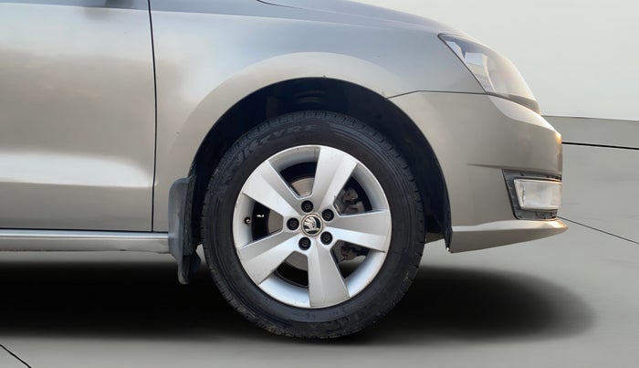 2017 Skoda Rapid AMBITION 1.5 TDI, Diesel, Manual, 1,21,653 km, Right Front Wheel