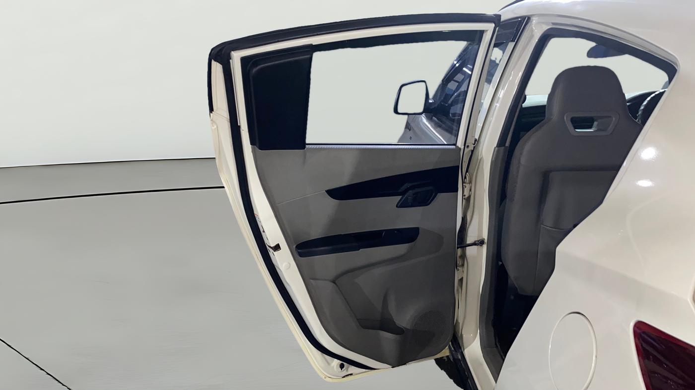 2016 Mahindra Kuv100 K4 6 STR, Petrol, Manual, 65,165 km, LHS Rear Door