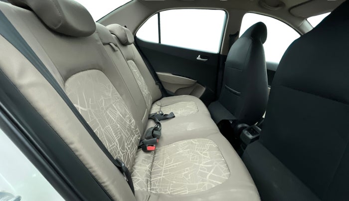 2014 Hyundai Xcent S (O) 1.2, Petrol, Manual, 64,040 km, Right Side Rear Door Cabin