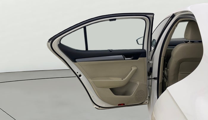 2018 Skoda Superb STYLE 1.8 TSI AT, Petrol, Automatic, 65,647 km, LHS Rear Door