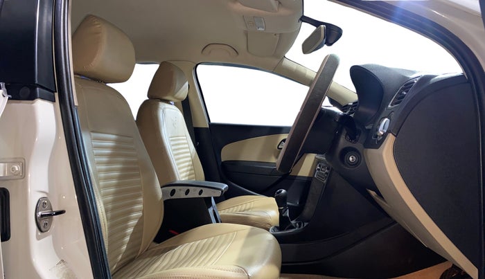 2016 Volkswagen Polo HIGHLINE1.2L, Petrol, Manual, 33,574 km, Right Side Front Door Cabin