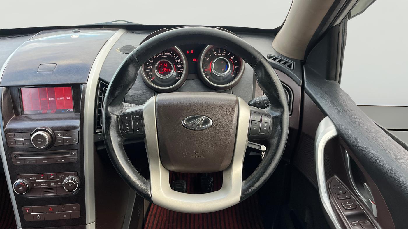 2015 Mahindra XUV500 W8, Diesel, Manual, 73,980 km, Steering Wheel Close Up