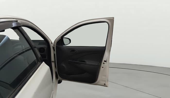 2013 Toyota Etios G, Petrol, Manual, 43,555 km, RHS Front Door