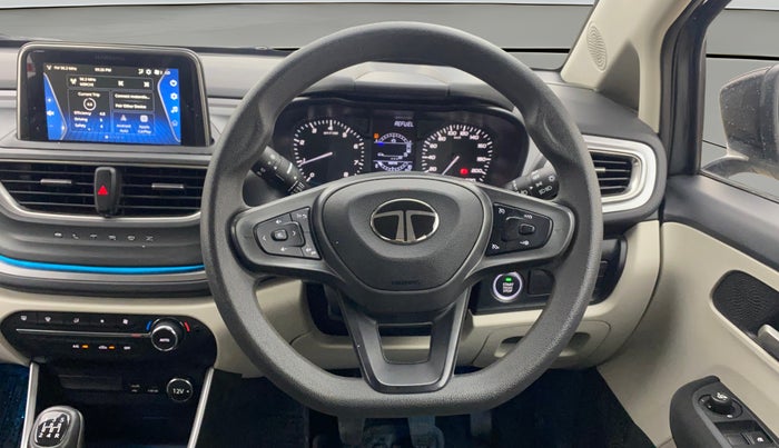 2024 Tata ALTROZ XZ PETROL, Petrol, Manual, 6,794 km, Steering Wheel Close Up