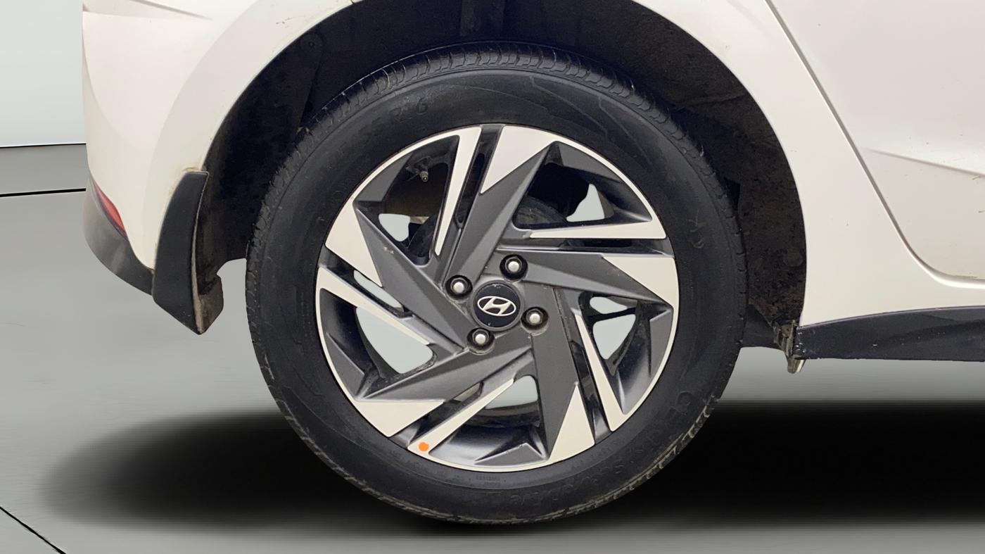 2021 Hyundai NEW I20 ASTA 1.2 AT, Petrol, Automatic, 1,02,328 km, Right Rear Wheel