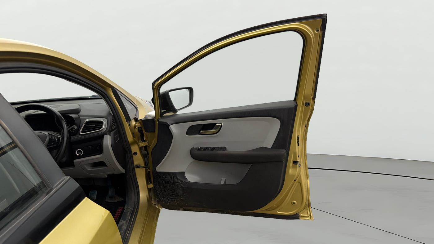 2020 Tata ALTROZ XZ PETROL, Petrol, Manual, 64,354 km, RHS Front Door