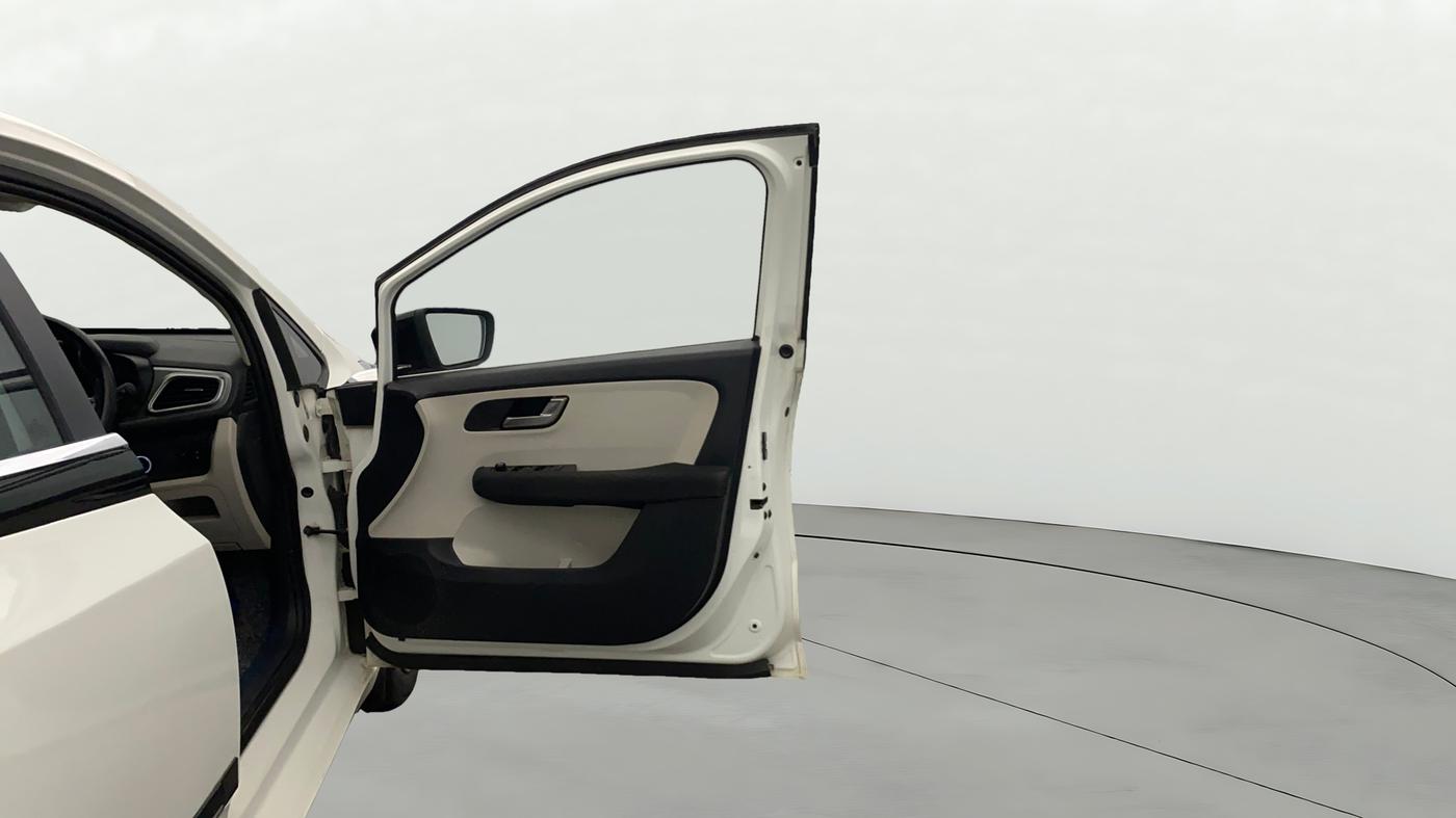 2023 Tata ALTROZ XZ PLUS PETROL, Petrol, Manual, 27,059 km, RHS Front Door
