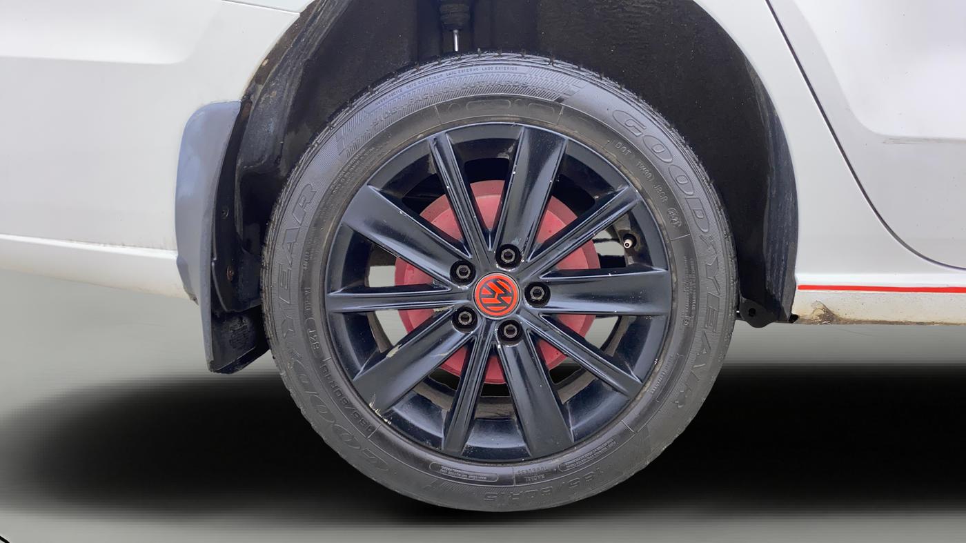 2015 Volkswagen Vento HIGHLINE PETROL AT, Petrol, Automatic, 83,539 km, Right Rear Wheel
