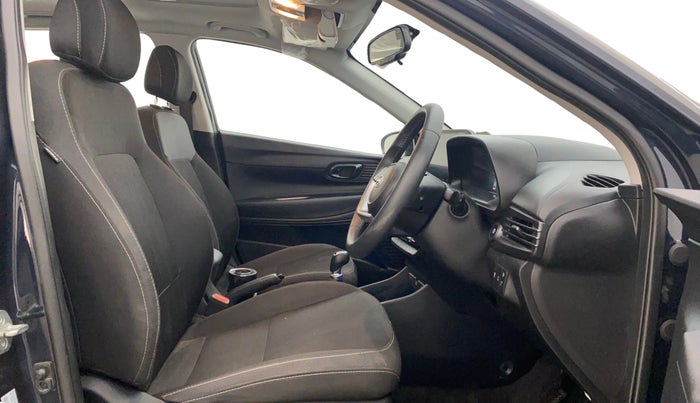 2022 Hyundai NEW I20 ASTA (O) 1.2 MT, Petrol, Manual, 30,536 km, Right Side Front Door Cabin